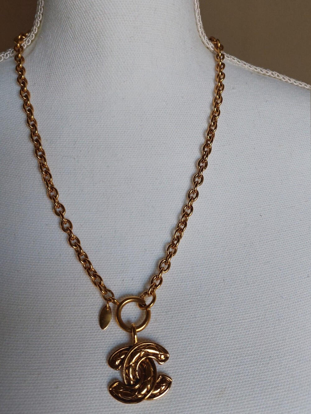 Authentic Chanel Necklace w Interlocking Logo w Box - Picture 4 of 11